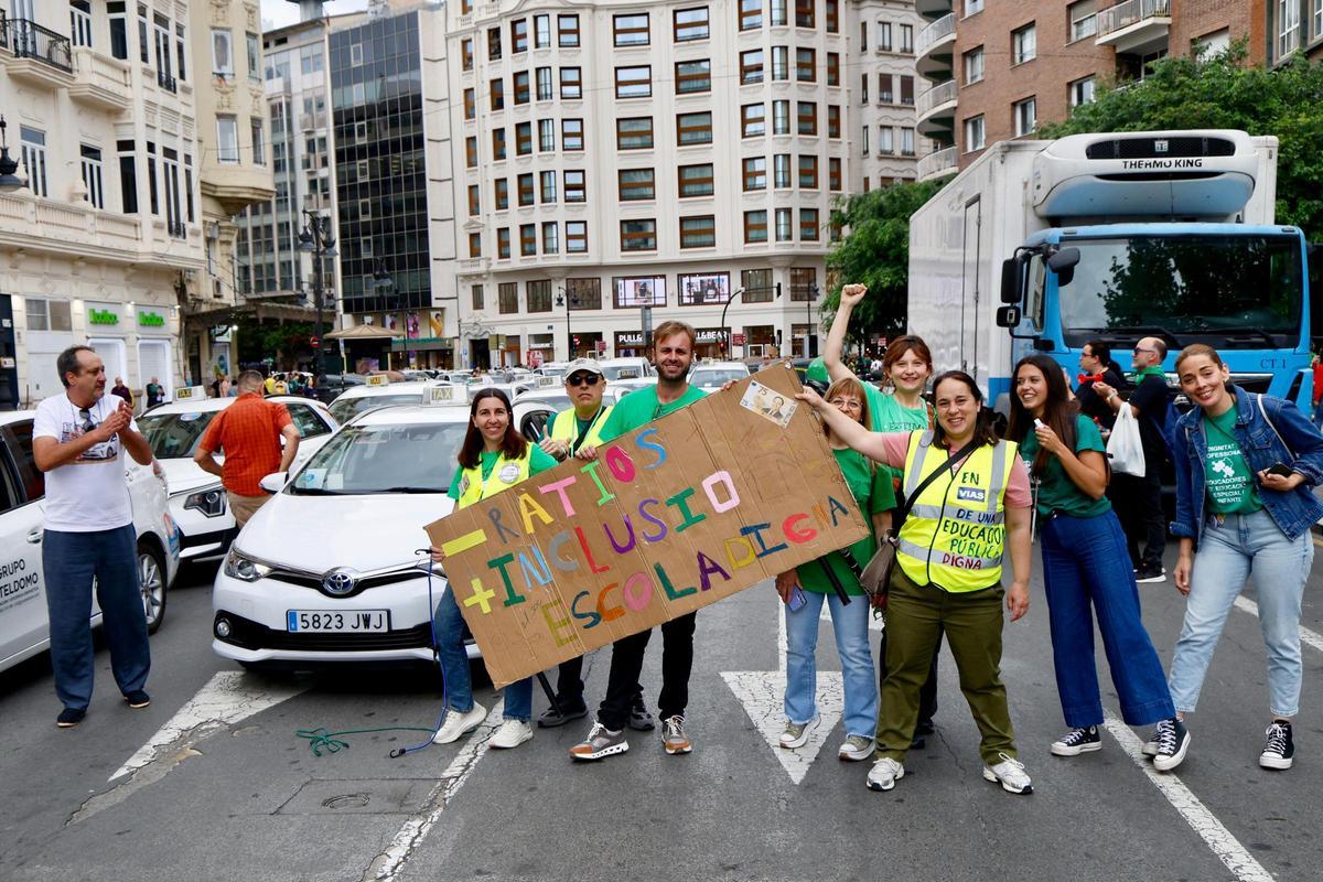 Taxistas y docentes colapsan el centro de València con sus protestas