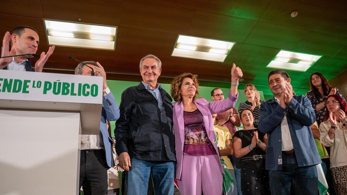 María Jesús Montero y José Luis Rodríguez Zapatero (c), en el acto público del PSOE celebrado en Jaén.