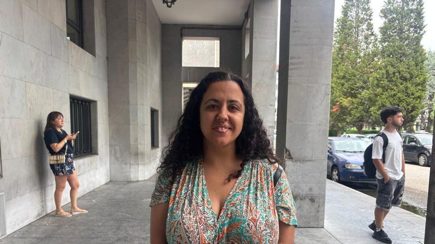 Silvia González, la profesora praviana de 39 años que sacó un 10 en las oposiciones de junio y que ahora tiene plaza fija "enfrente de casa"