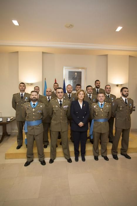 Entrega de distinciones de la orden del mérito civil a 16 integrantes del regimiento de infantería Príncipe