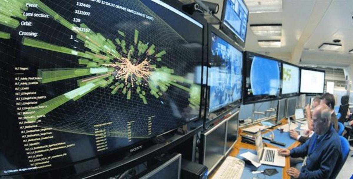 Un gráfico muestra una colisión a plena potencia en el gran acelerador LHC, en Ginebra.