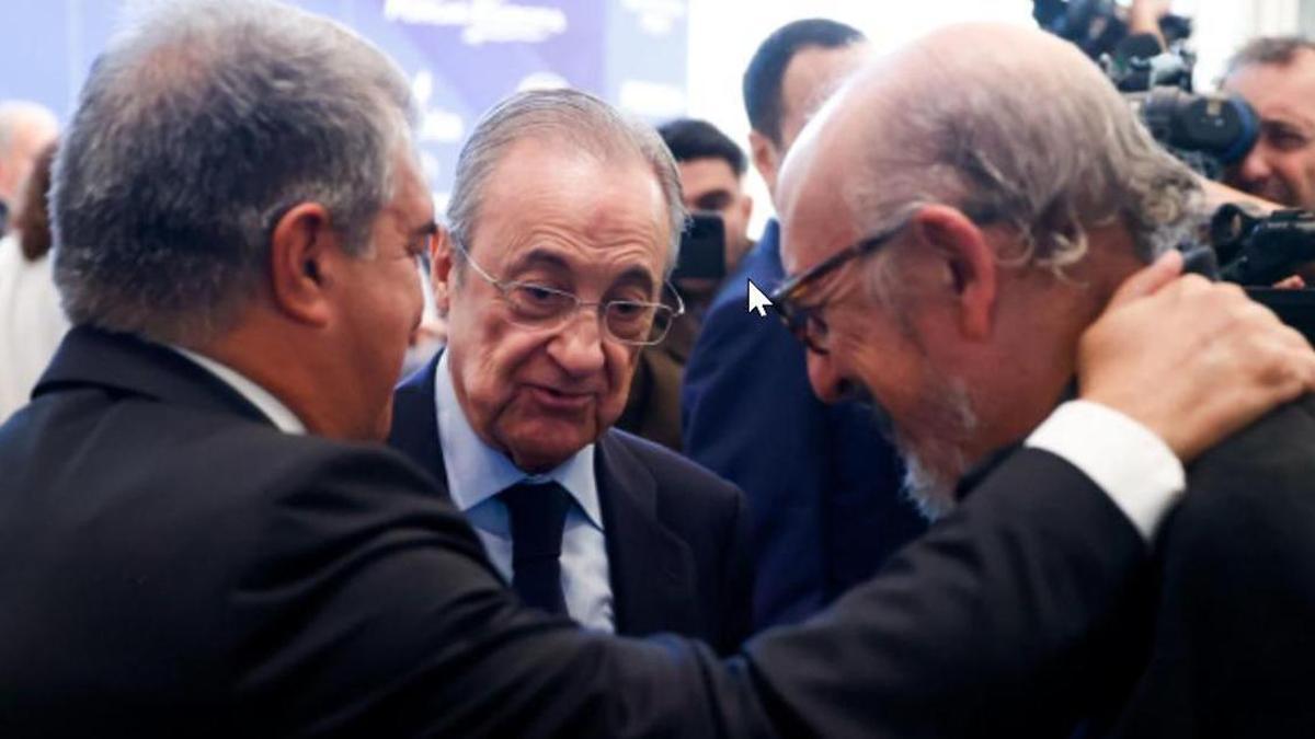 Florentino Pérez junto a Joan Laporta y el dueño de Mediapro, Jaume Roures.