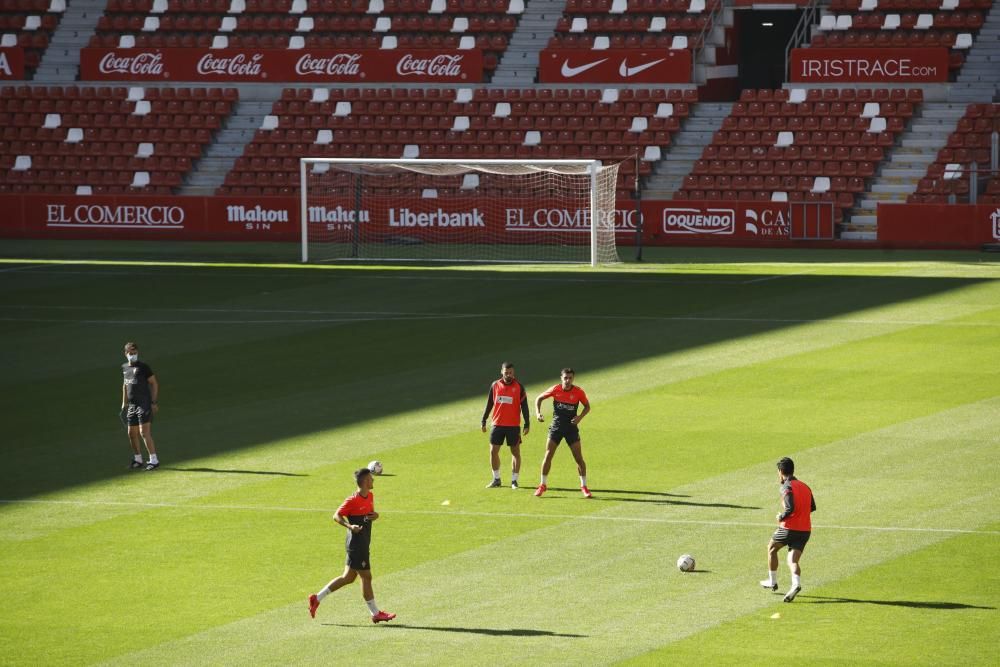 Entrenamiento del Sporting en El Molinón