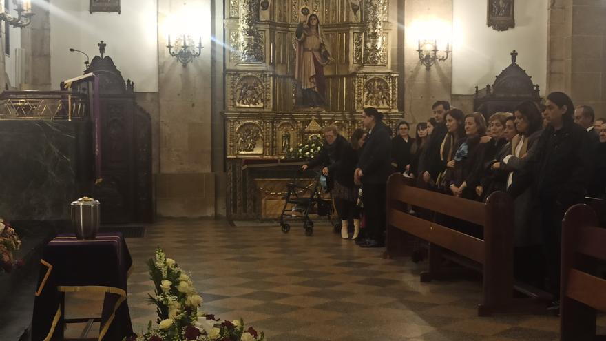 Multitudinario adiós en la Pola a Lázaro Polledo, hijo adoptivo de Siero: &quot;Se ganó a pulso el cariño de la gente&quot;