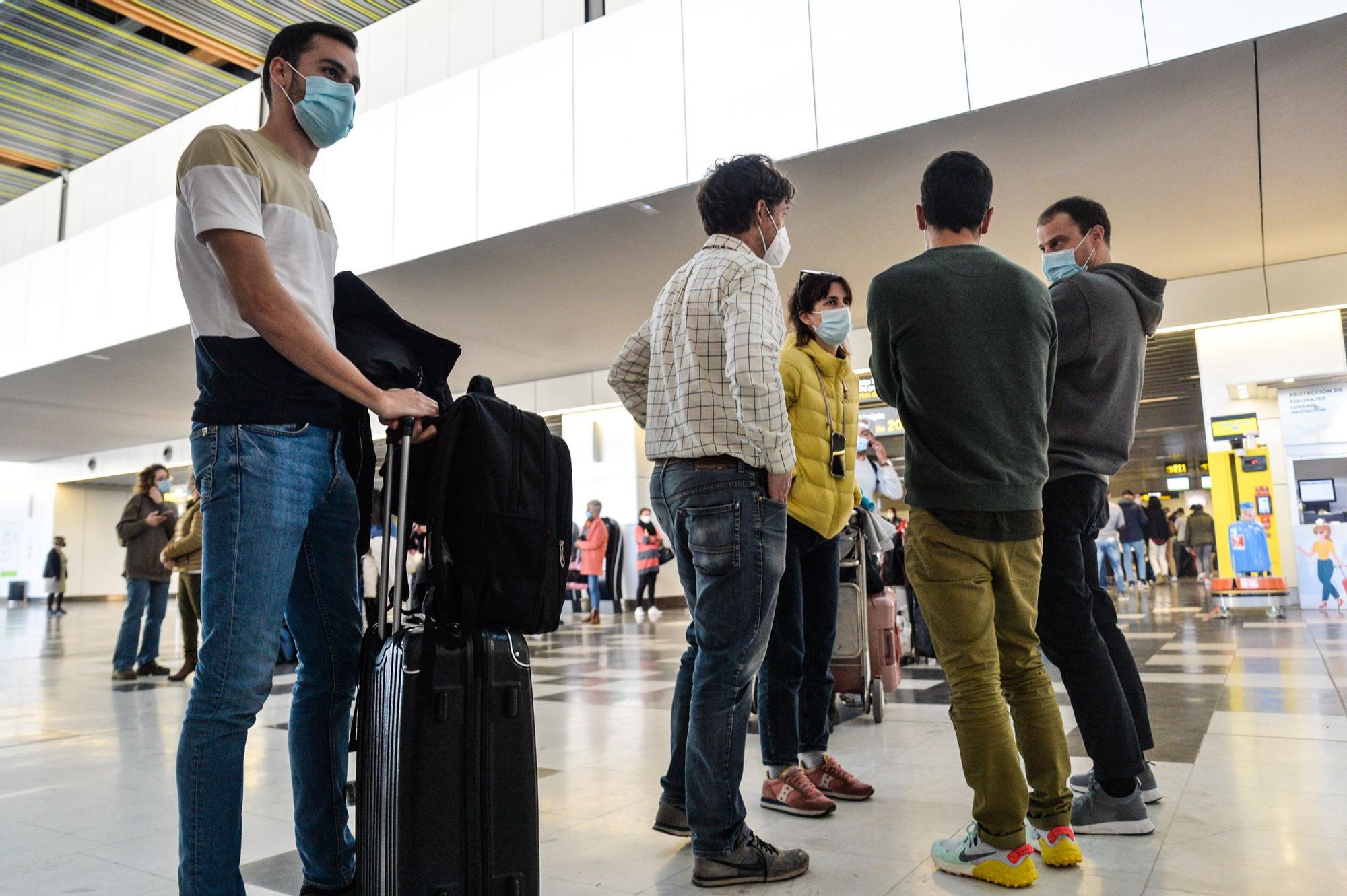 Caos en el aeropuerto de Gran Canaria por las cancelaciones de vuelos a Madrid