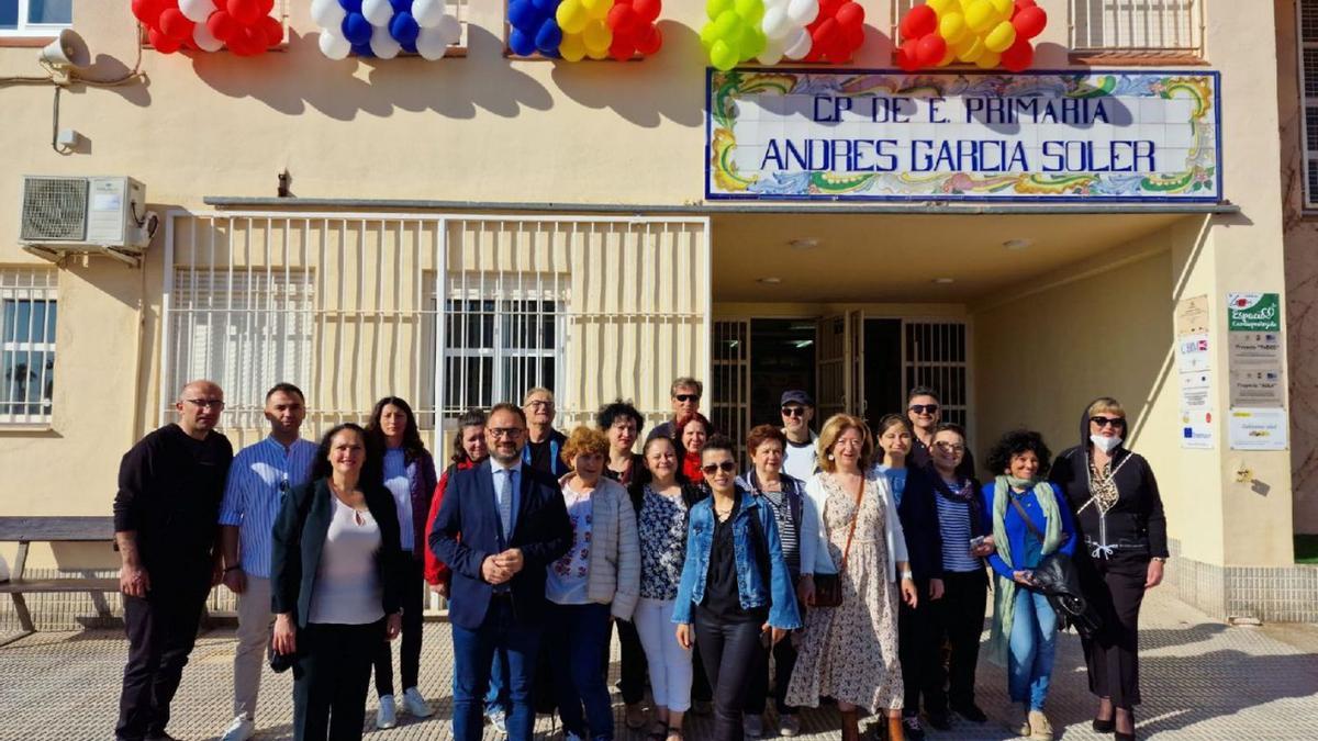 El alcalde de Lorca recibe a los docentes Erasmus+ en el Colegio Andrés García Soler