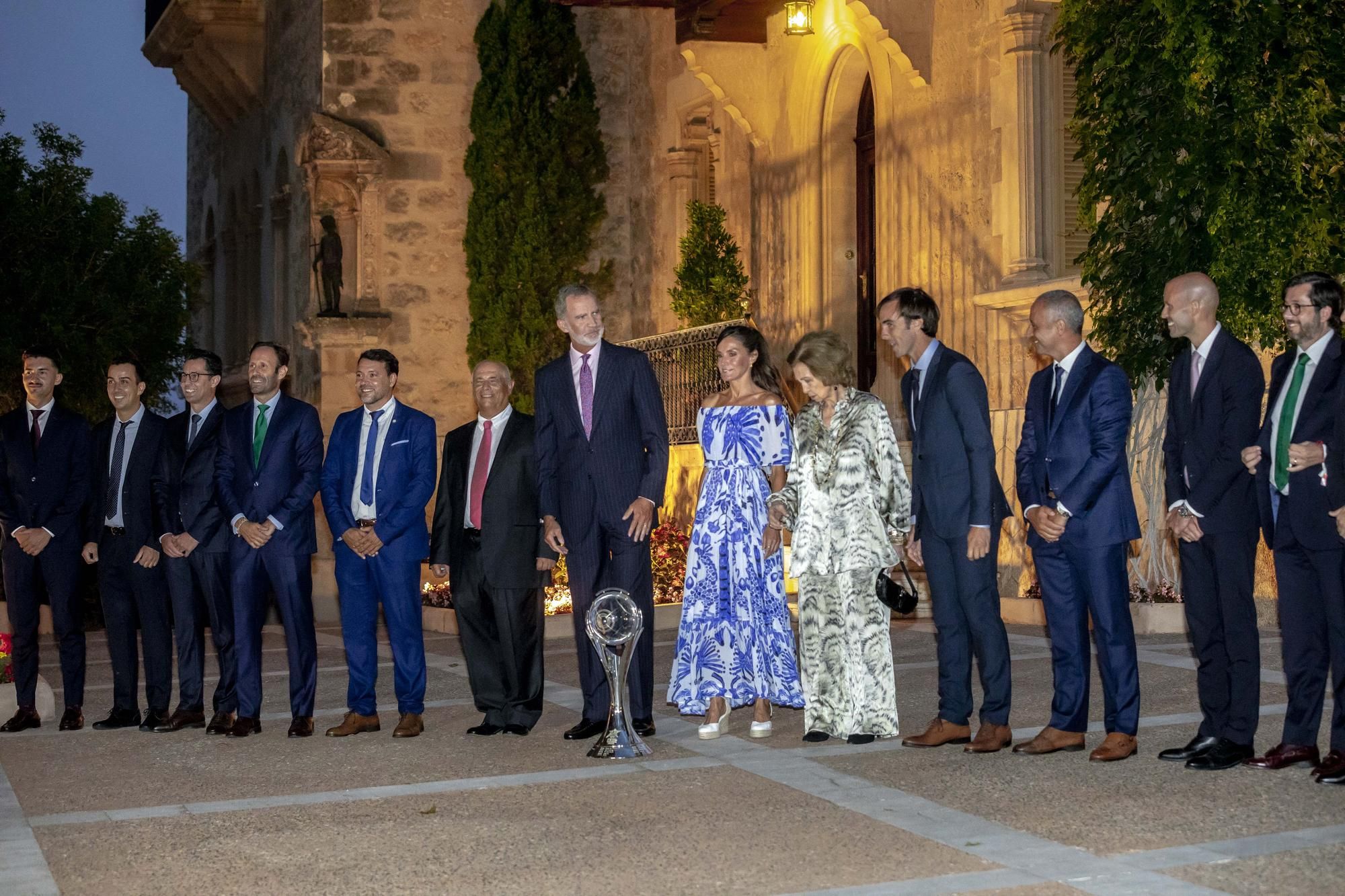 Felipe VI., Letizia und Sofía empfangen ihre Gäste im Marivent-Palast auf Mallorca