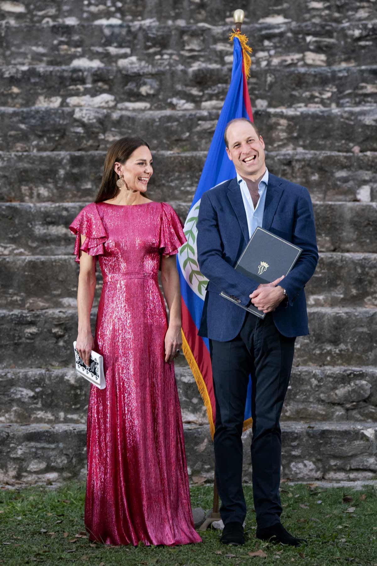 Kate Middleton y el príncipe Guillermo en las ruinas de San Ignacio, en Belice