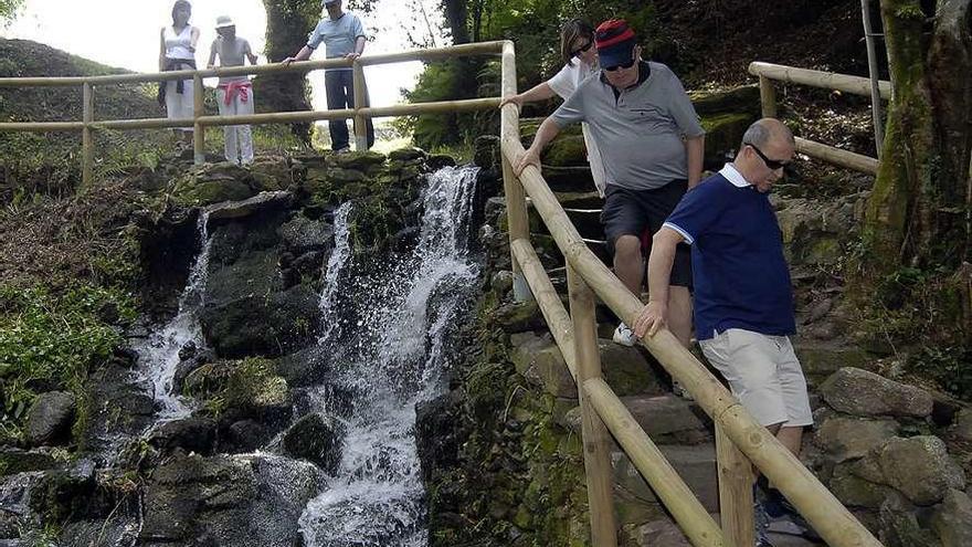 Turistas durante una actividad de casas de turismo rural.