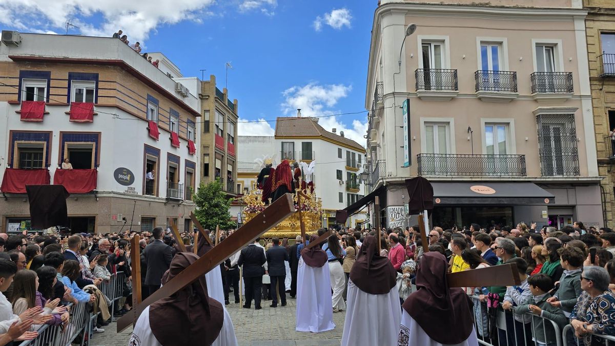 Salida de Jesús de la Paz del Carmen.