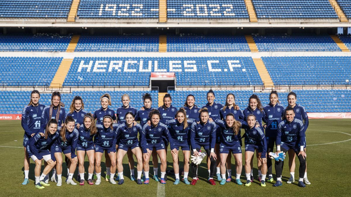 Entrenamiento de la Selección Española Femenina en el José Rico Pérez