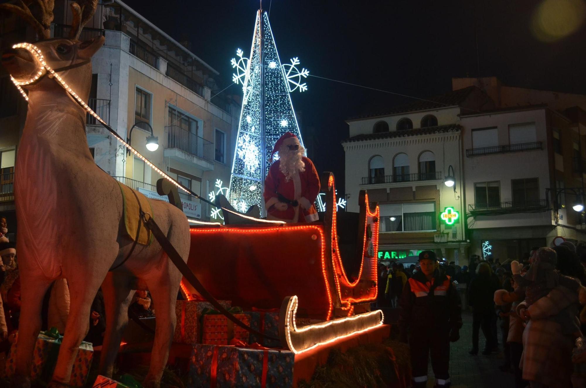 GALERÍA | Los niños de Benavente disfrutan de la Cabalgata de Papá Noel