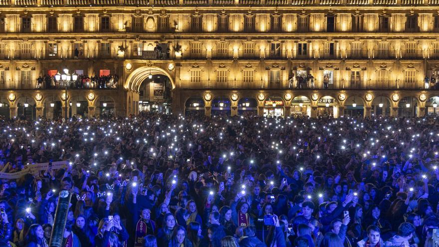 El Fin de Año Universitario de Salamanca se salda con dos detenidos, 62 incidencias y 5.500 kilos de basura