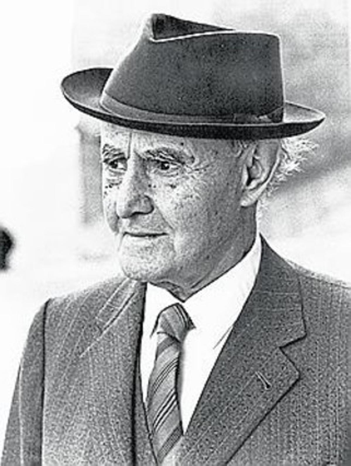 Sessió d’audició de poetes (com J. V. Foix i Josep Carner, a la foto), ahir, a la Biblioteca de Catalunya. Sessió d’audició de poetes (com J. V. Foix i Josep Carner, a la foto), ahir, a la Biblioteca de Catalunya.
