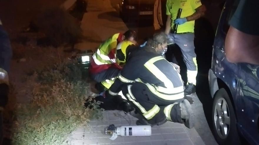 Rescatan a un hombre y a su perro atrapados en un incendio en Gran Canaria