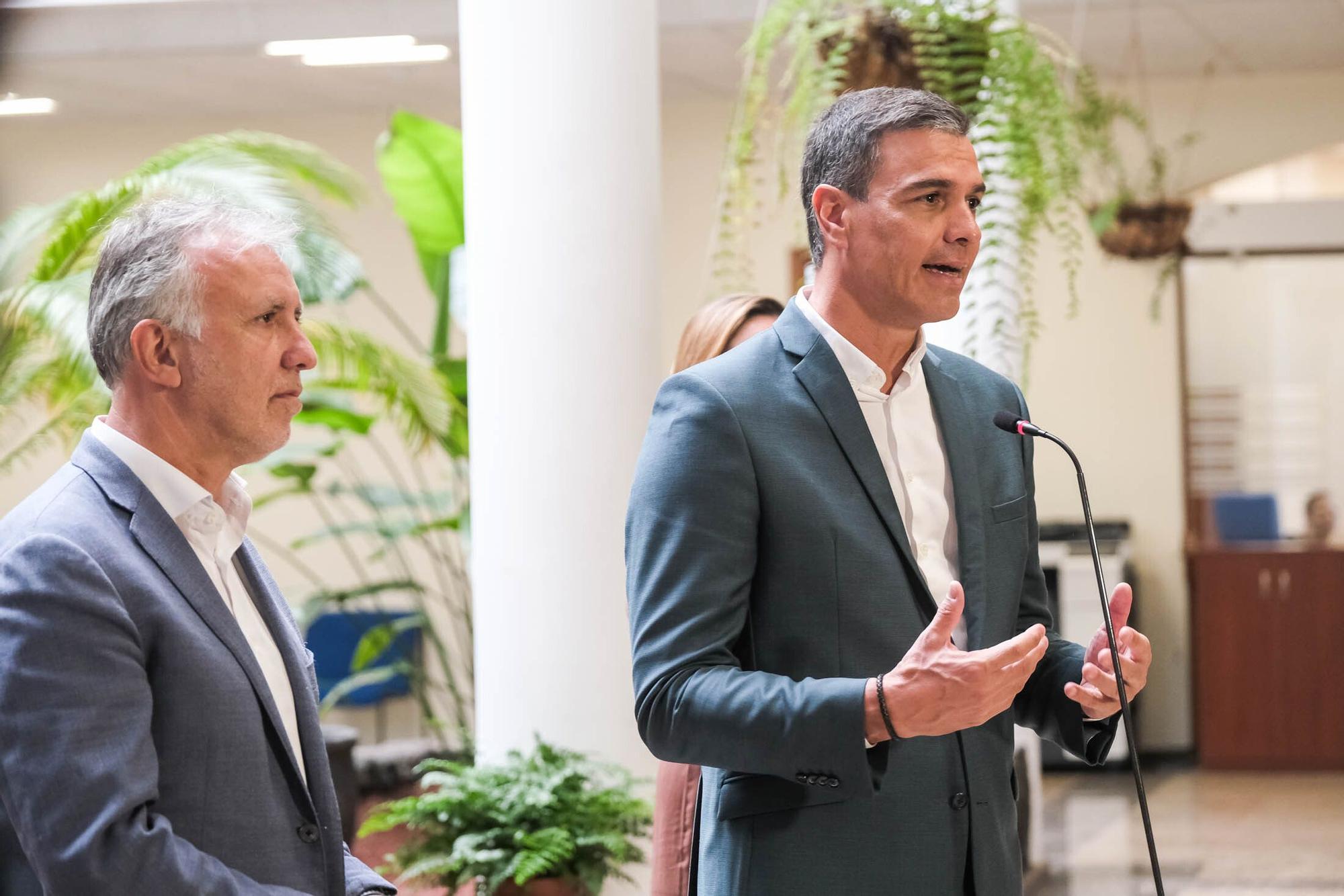 Encuentro entre Pedro Sánchez y Ángel Víctor Torres en el Cabildo de Lanzarote