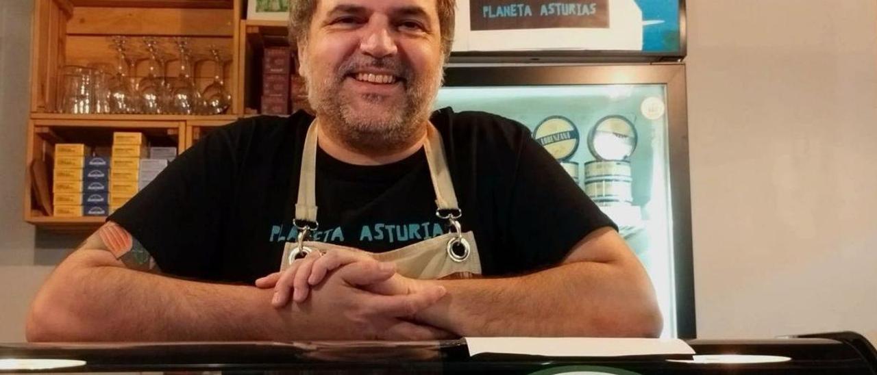 Ricardo triunfa en Madrid con el primer comercio fuera del Principado con el sello &quot;Alimentos del Paraíso&quot;: &quot;Asturias todavía no se sabe vender como marca&quot;