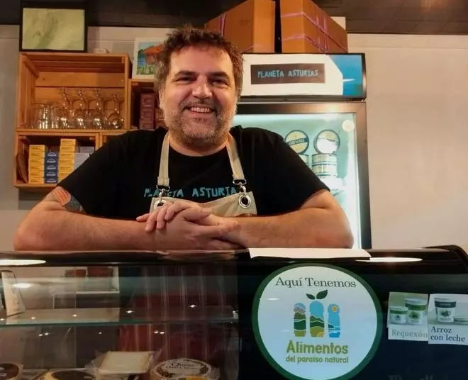 Ricardo triunfa en Madrid con el primer comercio fuera del Principado con el sello "Alimentos del Paraíso": "Asturias todavía no se sabe vender como marca"