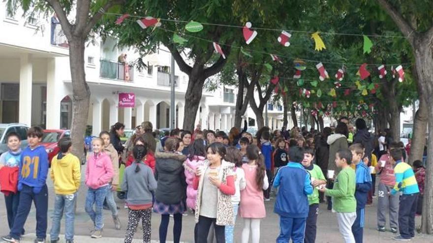 Los escolares participaron ayer en una fiestas.