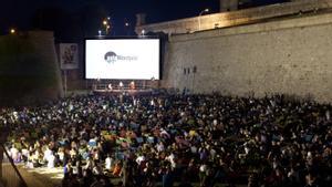 Aspecto de una sesión de cine ’a la fesca’ en Montjuïc.