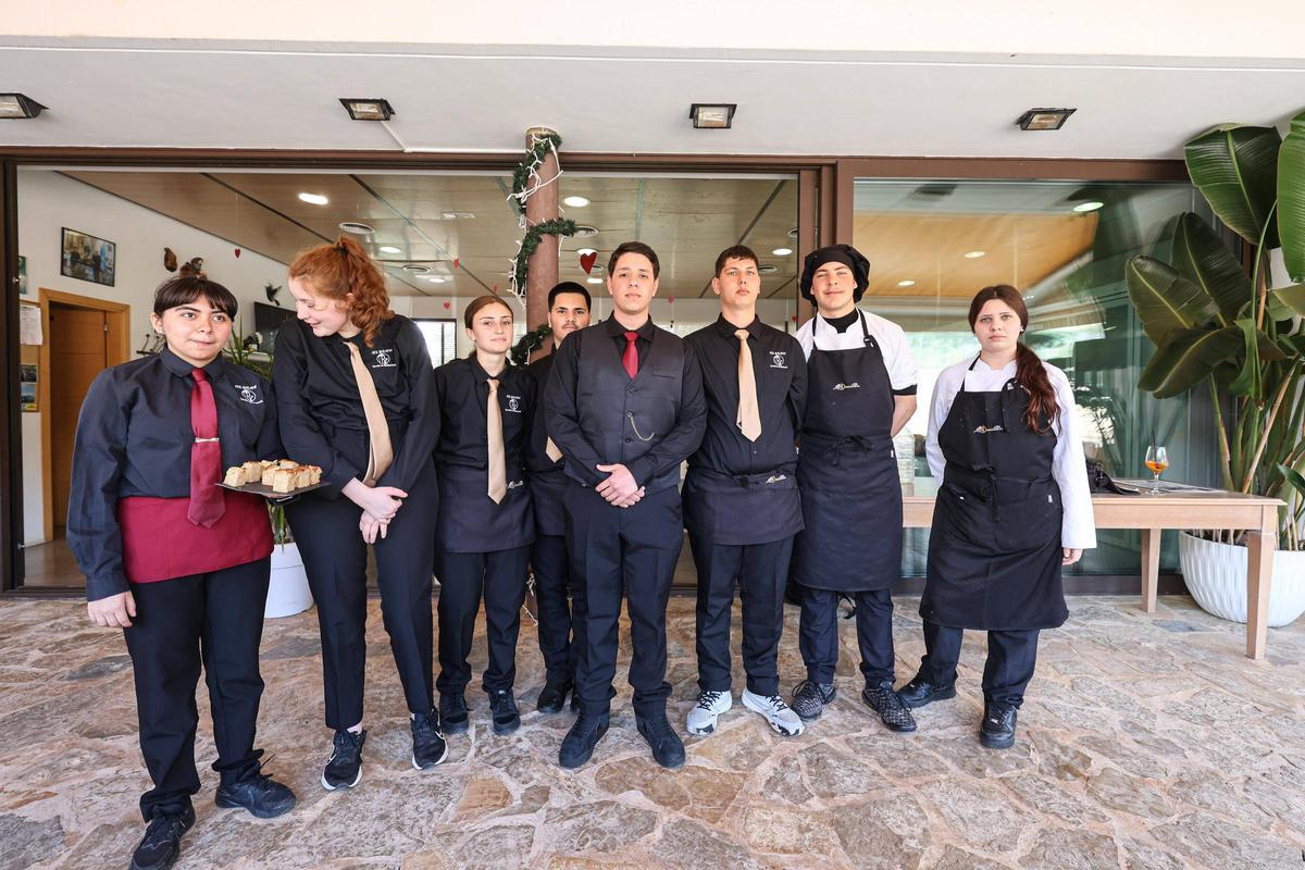 Alumnos de restauración de IES Balàfia durante la jornada