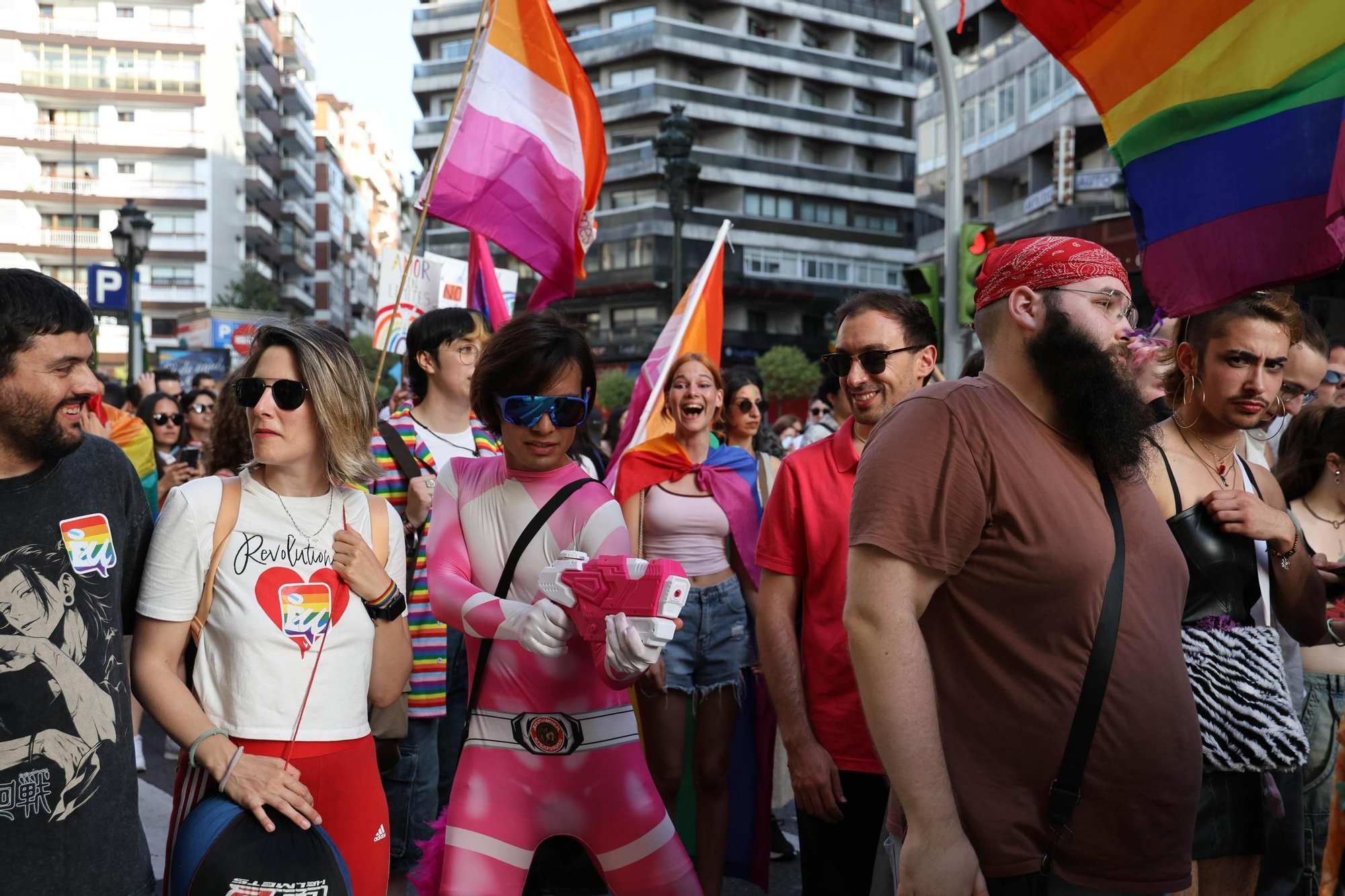 Una multitudinaria marcha celebra el Orgullo más colectivo en Vigo