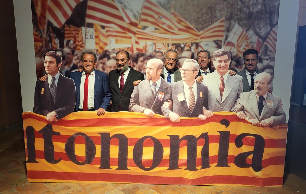 La exposición incorpora un 'photocall' que recrea una manifestación autonomista.