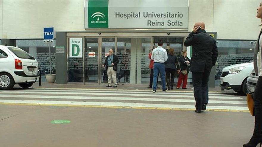 Baja el consumo de tabaco entre los profesionales del hospital Reina Sofía