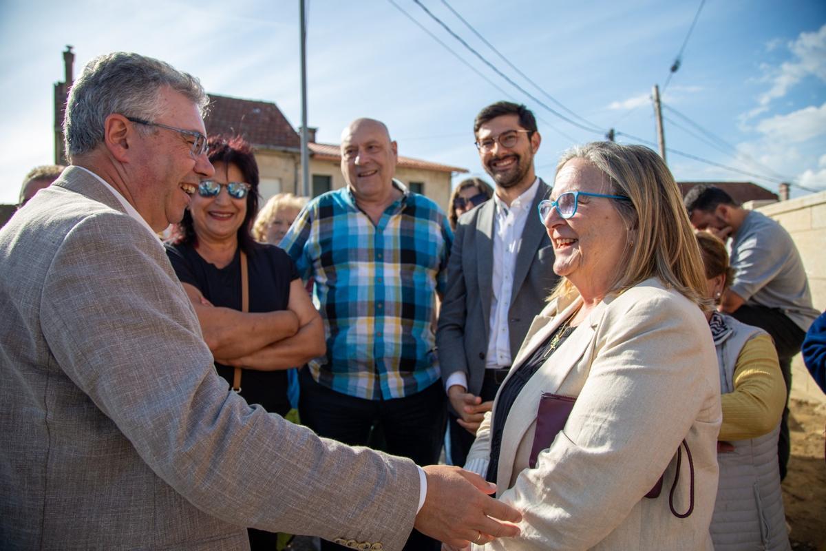 Un momento del encuentro con los vecinos afectados.