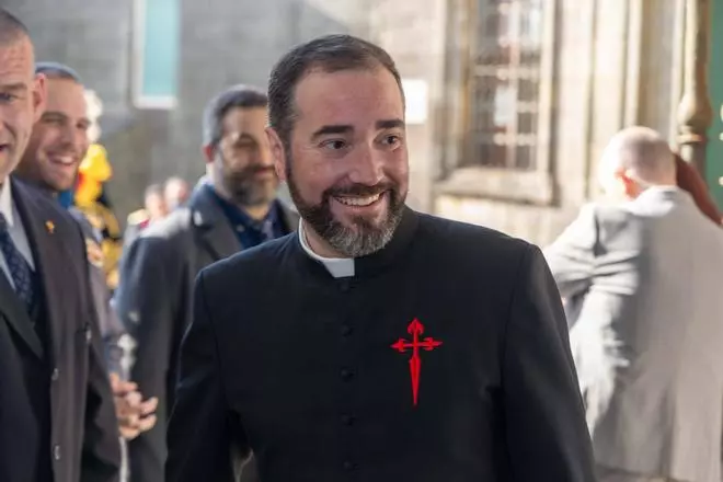 D. Víctor Suárez Gondar: "La Semana Santa de Santiago ya late en los muros de la ciudad"