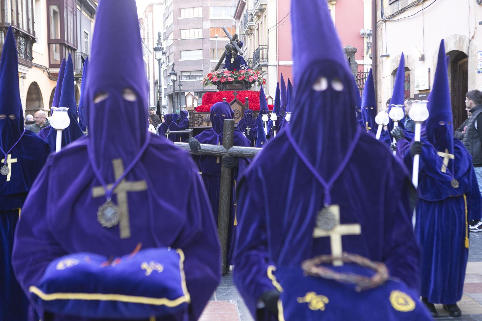 EN IMÁGENES: Así fue la procesión del Encuentro en Avilés