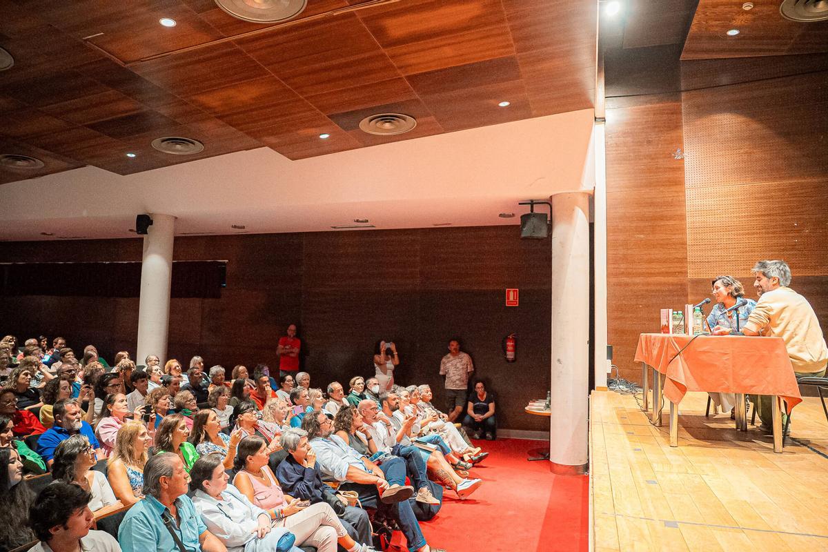 Bueu. Presentación de Sonsoles Ónega de su último libro.