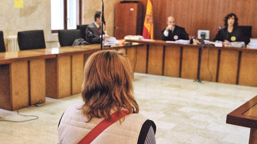 La procesada, de 44 años, ayer al confesar los hechos ante la sala en la Audiencia de Palma.