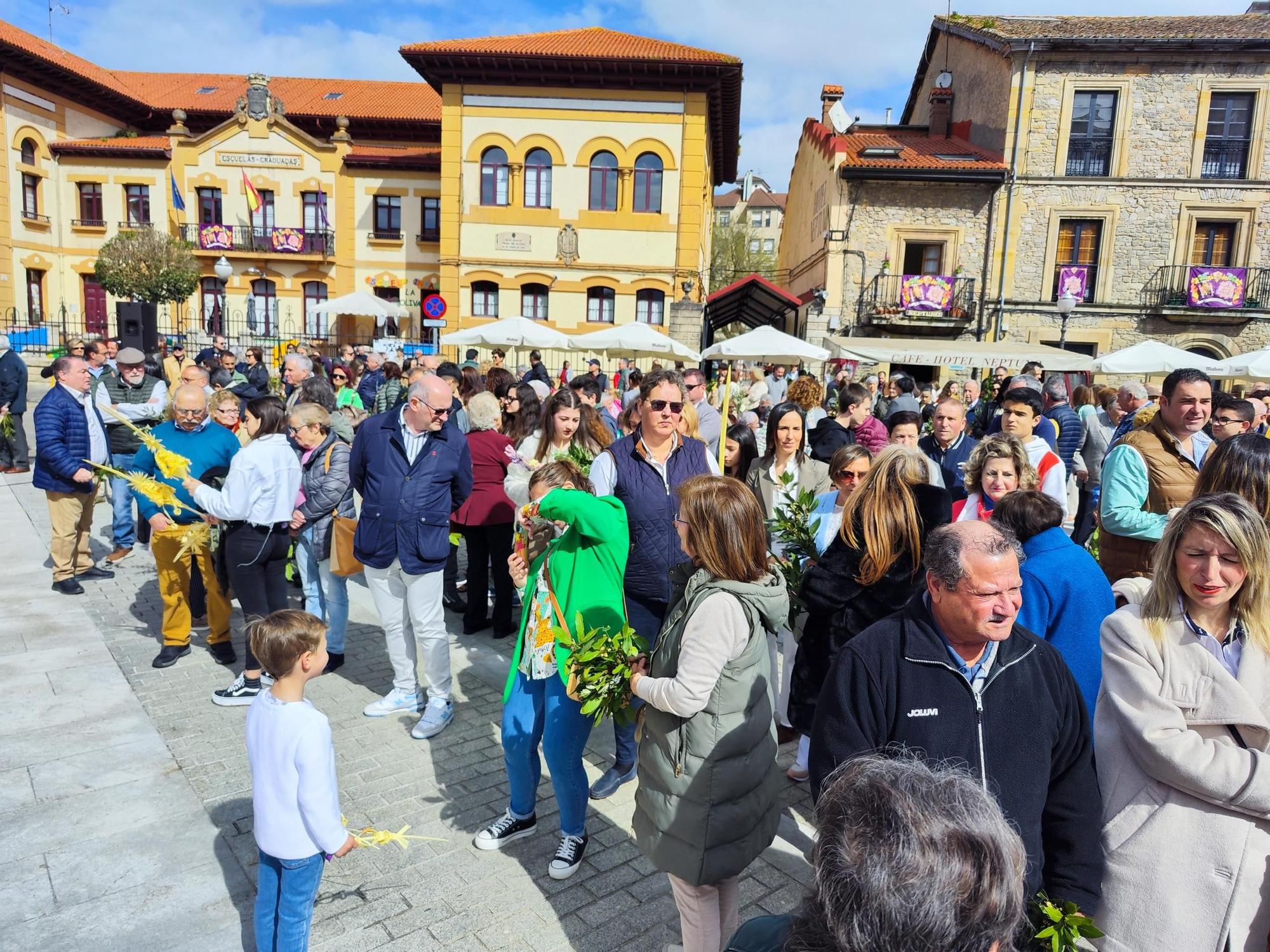 Villaviciosa vibra en Semana Santa con un domingo de Ramos multitudinario