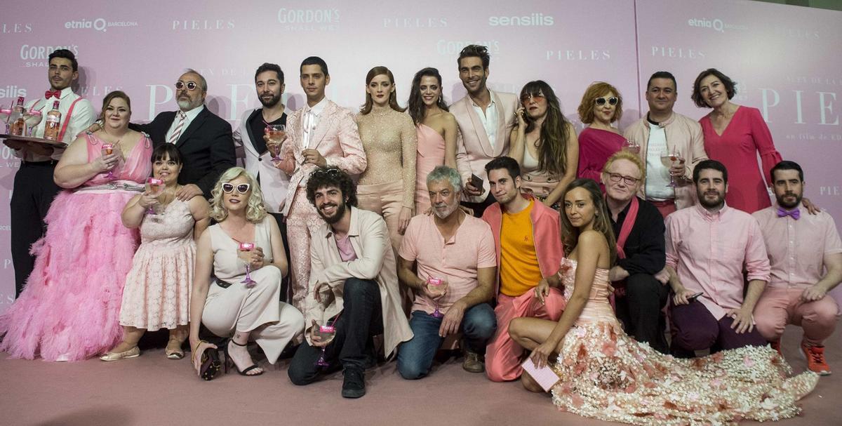 El reparto de la película 'Pieles' durante el estreno en Madrid