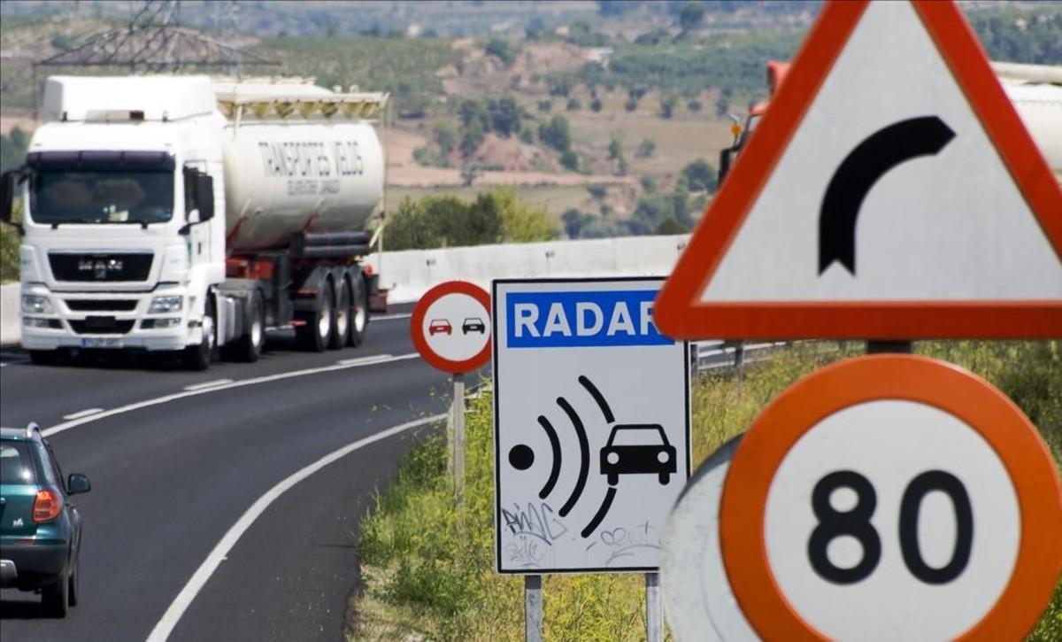 La carretera N-240 en dirección a Montblanc.