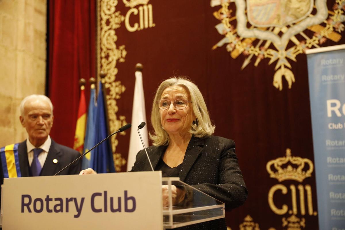 Montaña Sánchez-Arévalo recibe el premio "Mujer Trabajadora" del Rotary Club de Oviedo