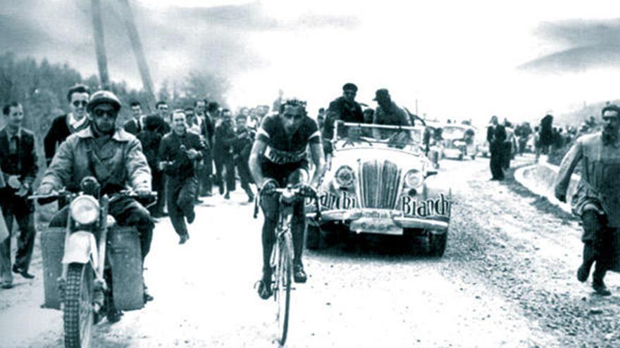 Fausto Coppi, durante la legendaria etapa del Giro de 1949.