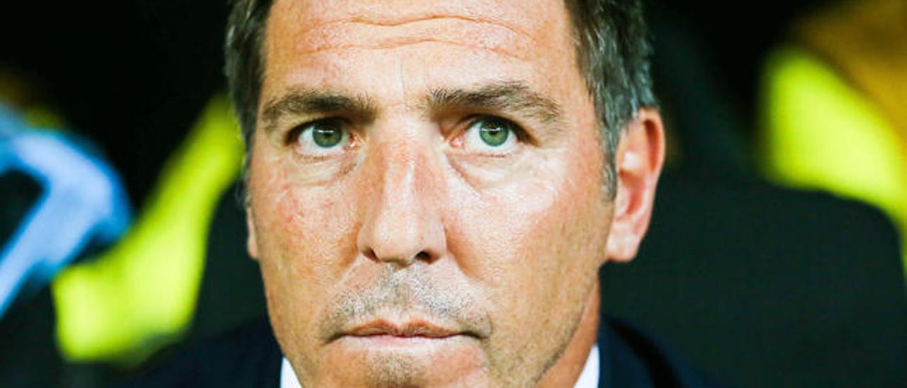 Eduardo Berizzo en el banquillo del Standard de Lieja - Celta // STEPHANIE LECOCQ