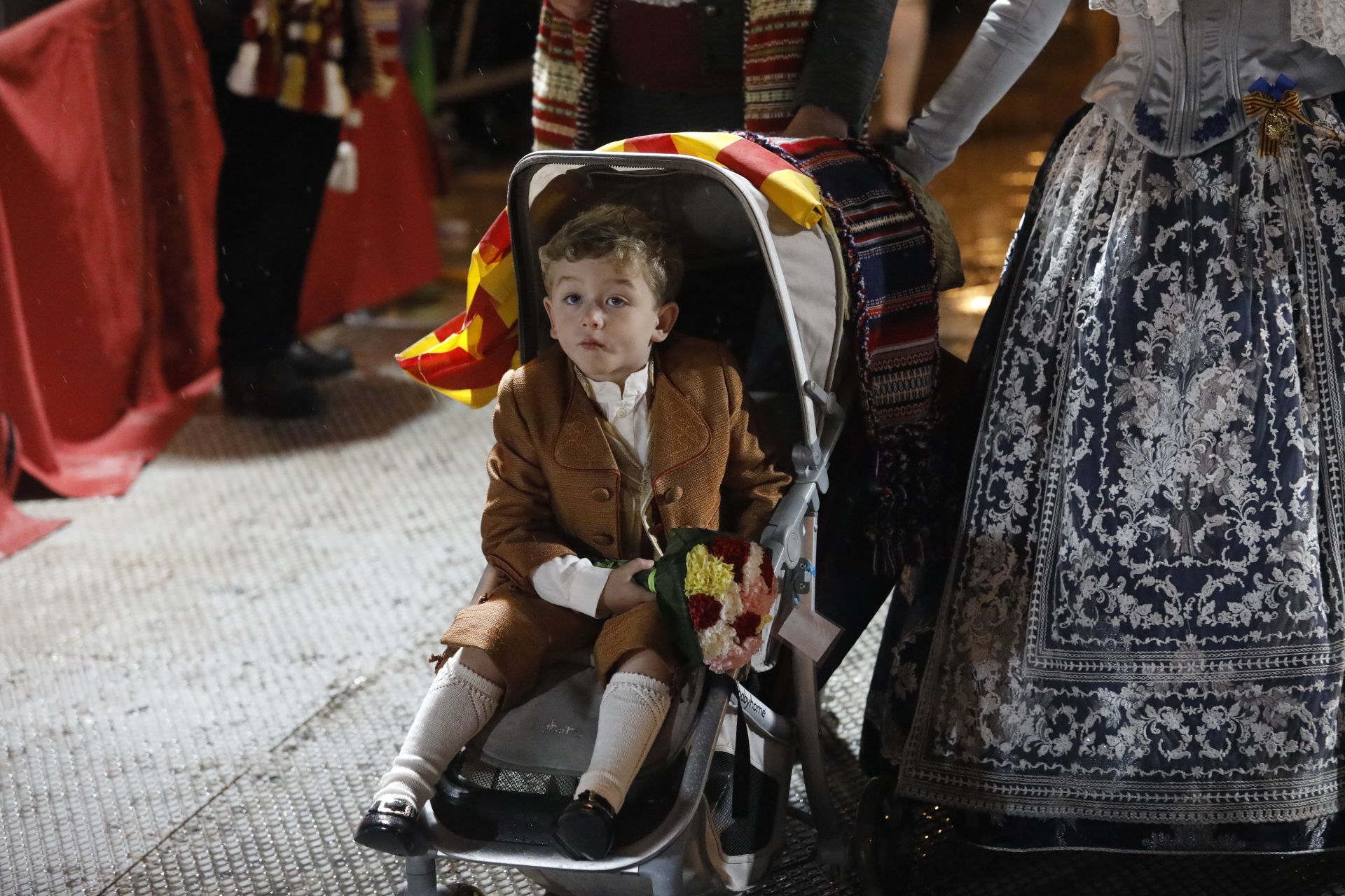 Búscate en el primer día de ofrenda por la calle de la Quart (entre las 19:00 a las 20:00 horas)