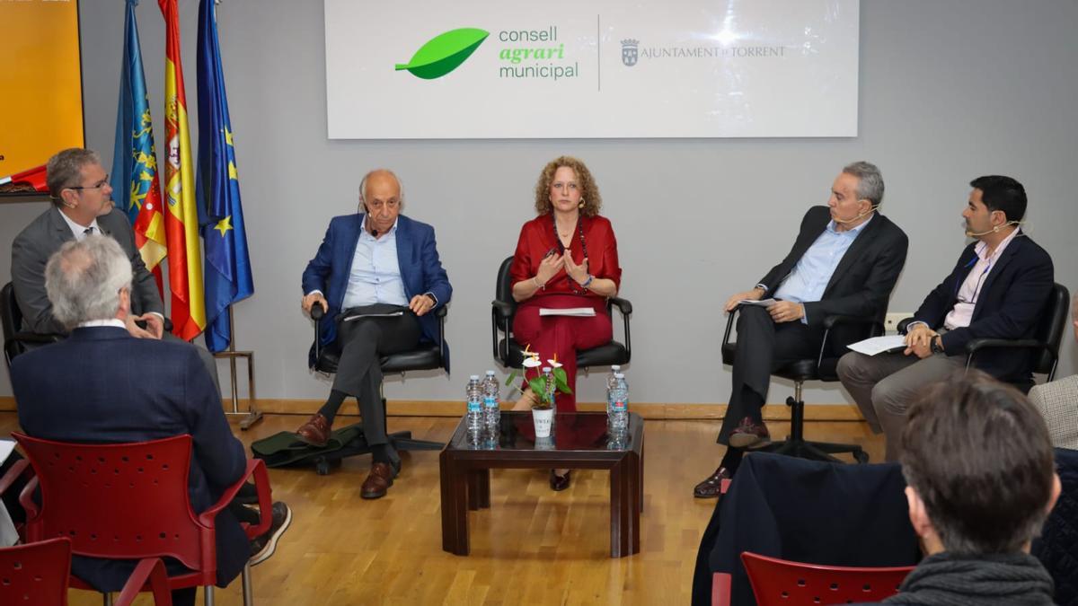Amparo Folgado durante el Foro de Reconstrucción de Torrent.