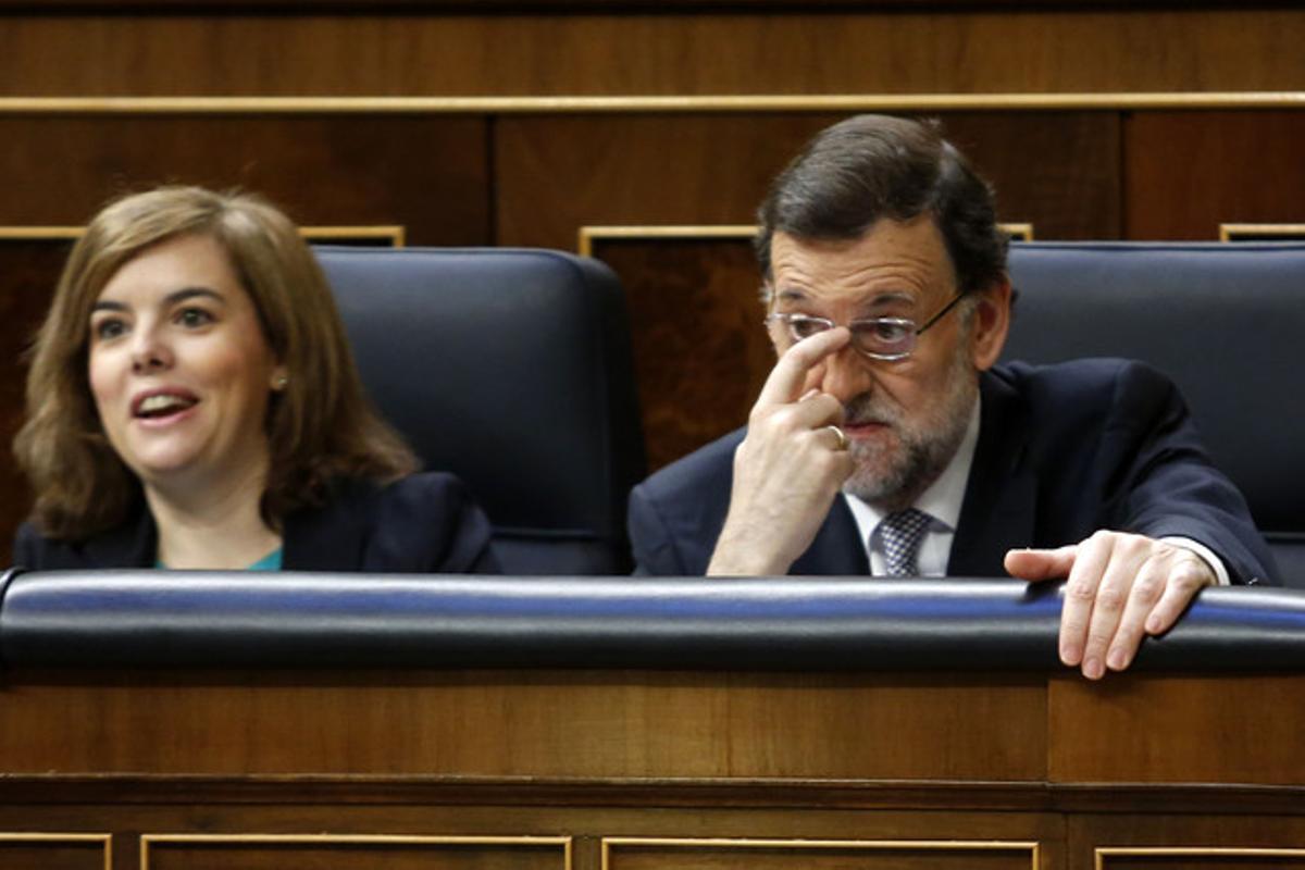 El president del Govern, Mariano Rajoy, i la vicepresidenta, Soraya Sáenz de Santamaría, al Congrés. El president del Govern, Mariano Rajoy, i la vicepresidenta, Soraya Sáenz de Santamaría, al Congrés.