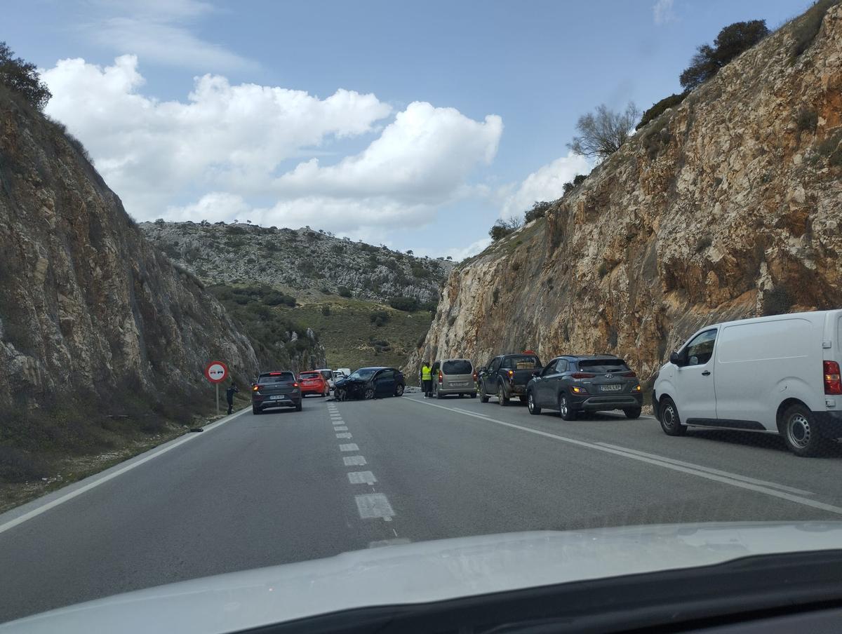 Tres vehículos implicados en un accidente múltiple en la A-367