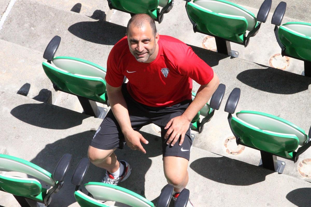 Juan Eduardo Esnáider, en el estadio El Arcángel, durante su breve etapa en el Córdoba CF.