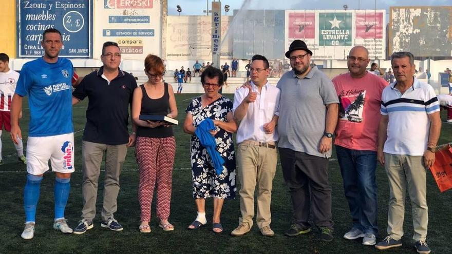 San Javier rinde homenaje a Pedro Arenas en el Trofeo Costa Cálida