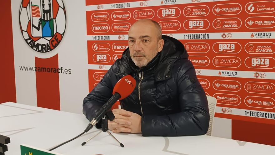 Juan Sabas, entrenador del Zamora CF: &quot;Necesitamos un pivote defensivo para equilibrar la plantilla&quot;