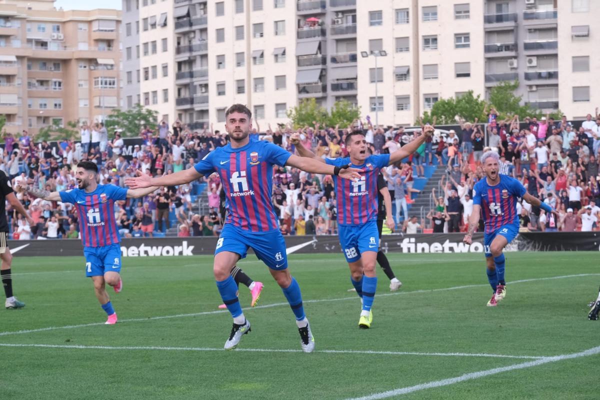 Soberón celebra el 1-0