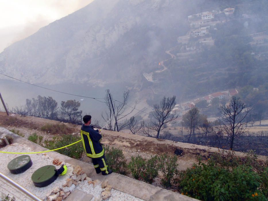 Incendio en Benitatxell y Xàbia