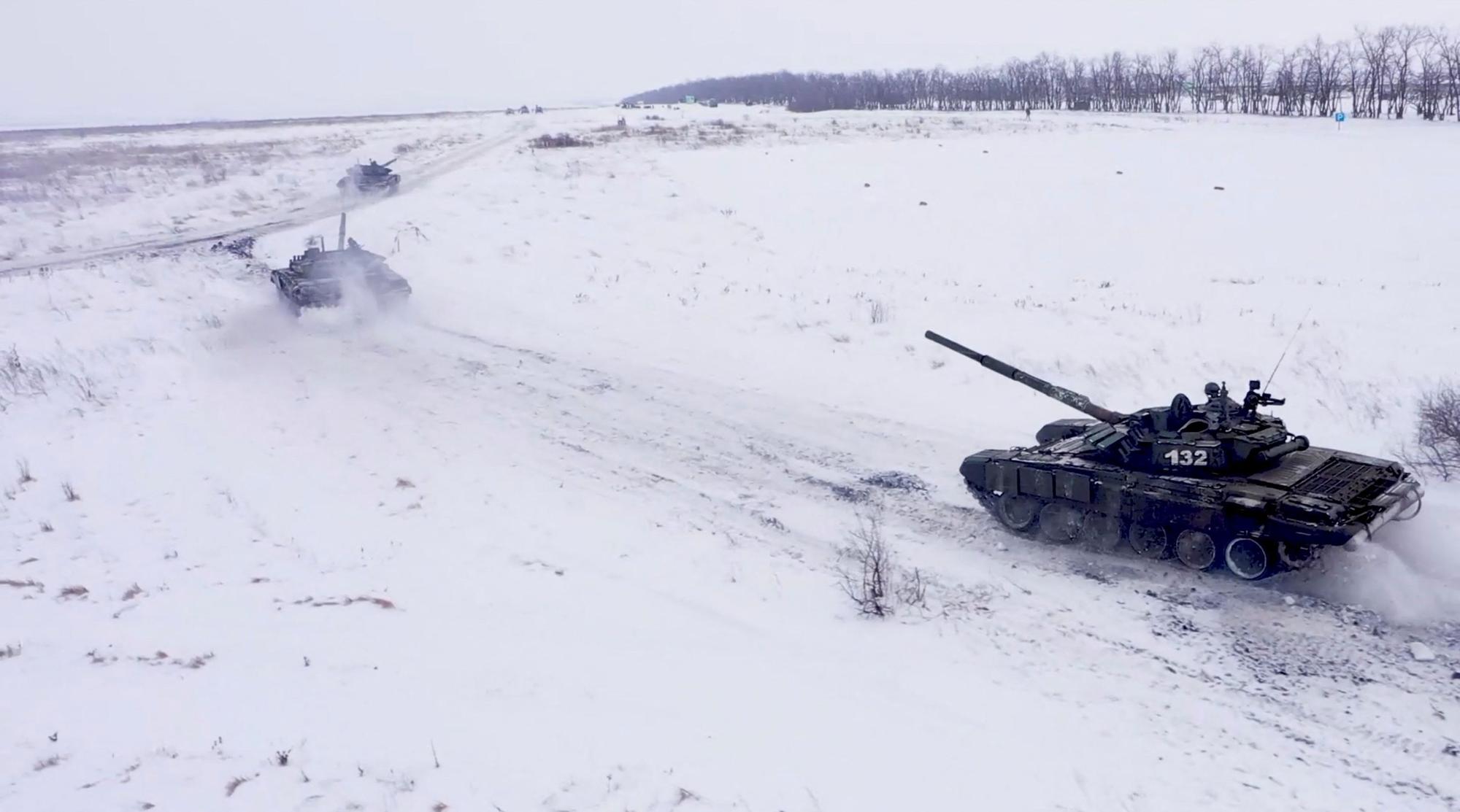 Tanques rusos realizan ejercicios militares en Bielorrusia