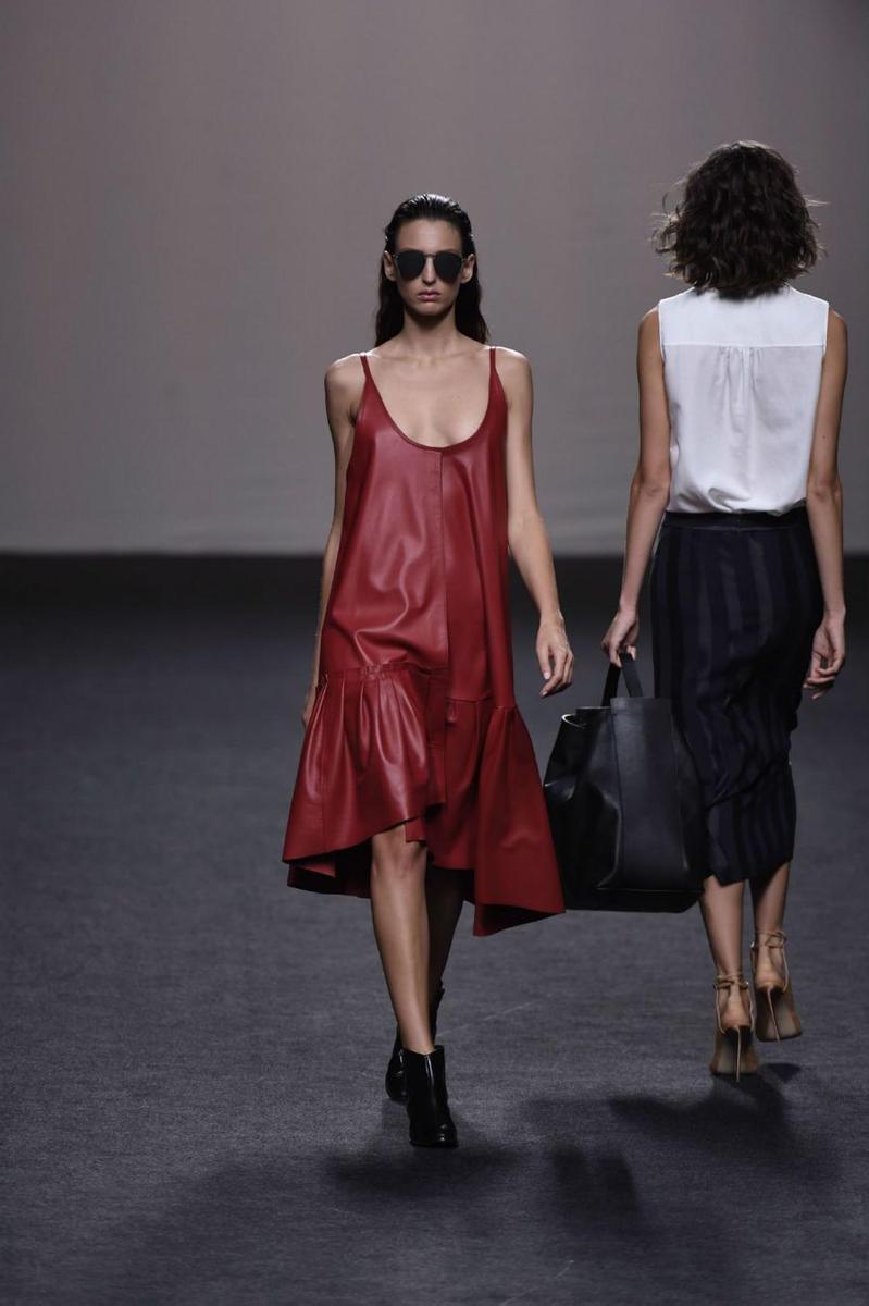 MBFWM Roberto Torretta Primavera/Verano 2018: piel en rojo